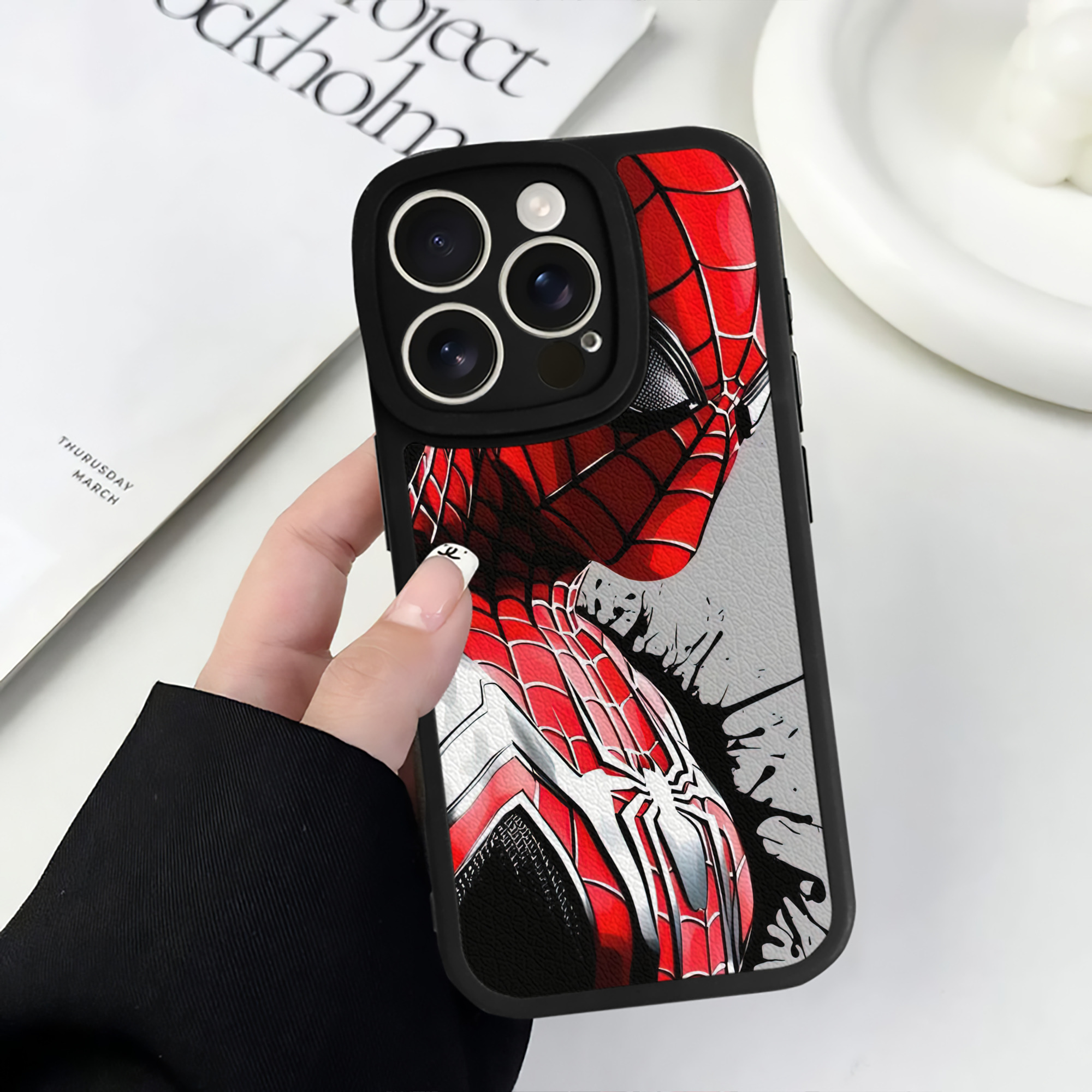 （画像用） Spider Man スパイダーマン 【iPhone 16シリーズ対応】シリコンスマホケース（レザー調） 材質：シリコン